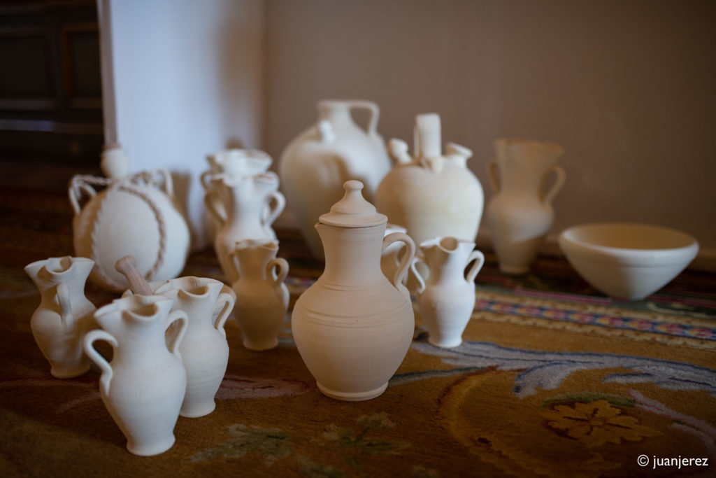 Luis Torres de Bowtery lleva la ceramica tradicional de La Rambla Córdoba a la presentacion de OFRENDA del diseñador Leandro Cano en la Semana de la Moda de Paris