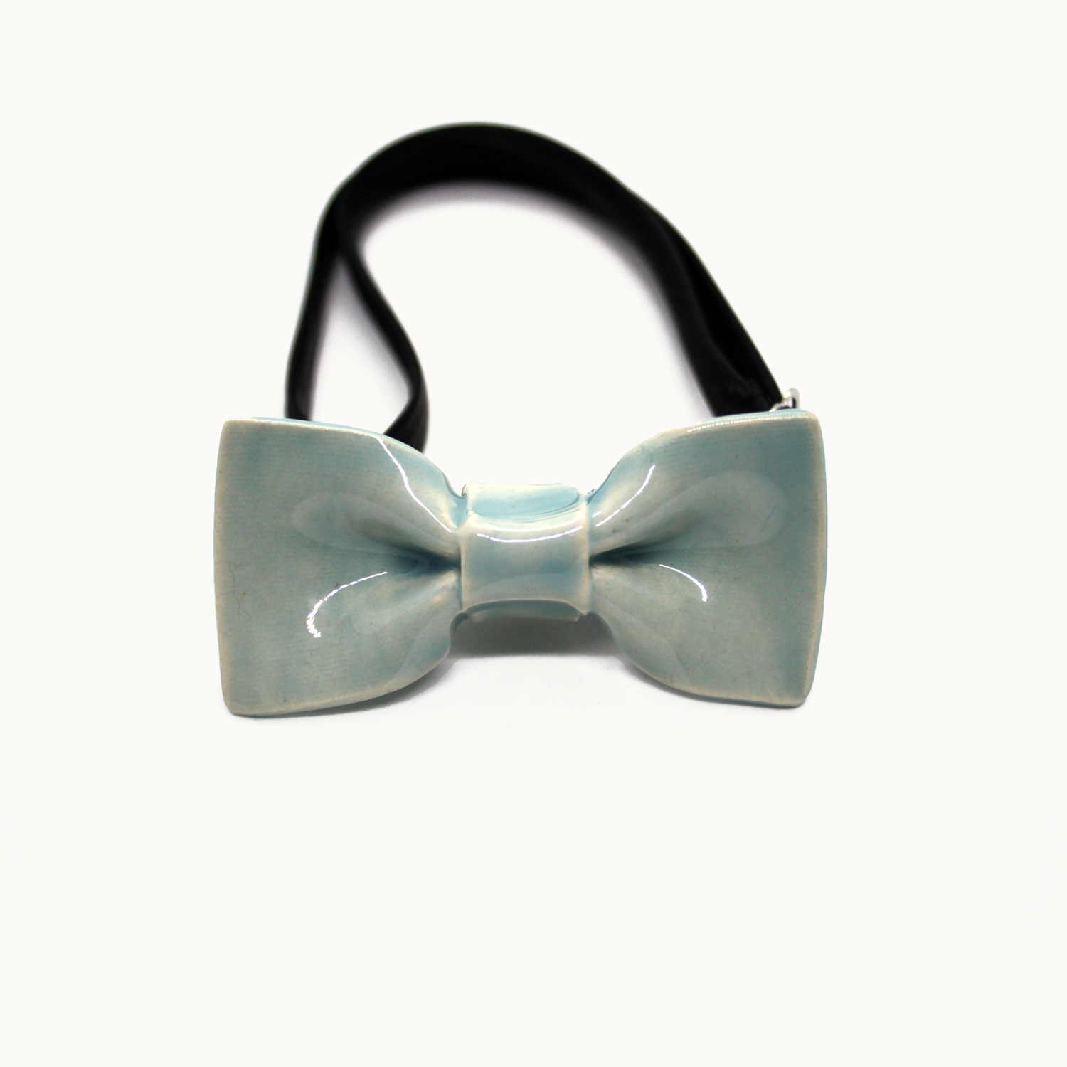 Pajarita de cerámica hecha a mano original y minimalista para niños o adultos color verde agua o turquesa Bowtery. Handmade ceramic bow tie original and minimalist turquoise or water blue green