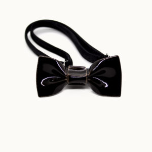 Pajarita de cerámica pequeña hecha a mano para niños y adultos minimalistas Mini Black Bowtery. Handmade ceramic bow tie perfect for children and minimalist styles