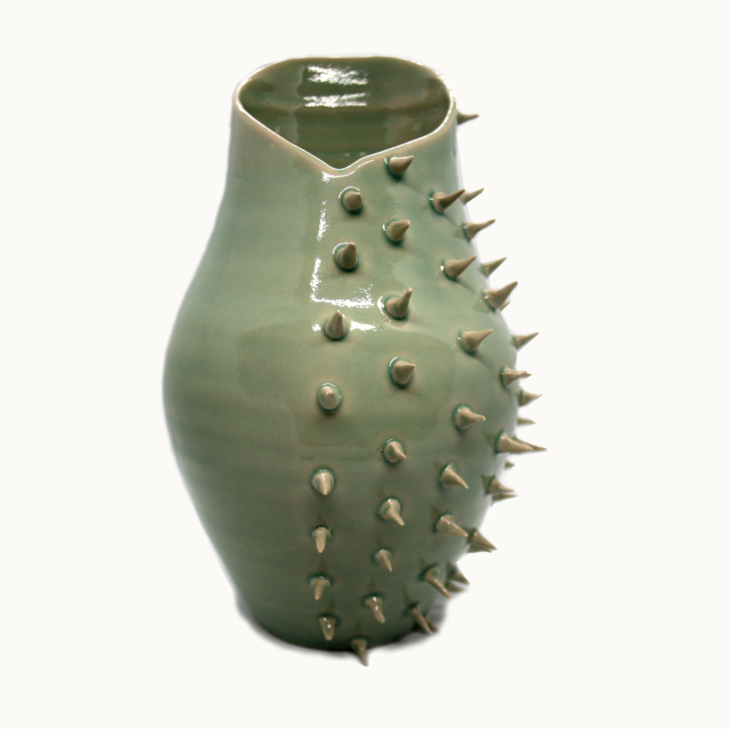 Jarrón original y moderno en cerámica de gran dureza hecho a mano por Luis Torres Ceramics en La Rambla, Córdoba con diseño de pinchos de Crisálida. Handmade vase spikes design original and modern made in Spain