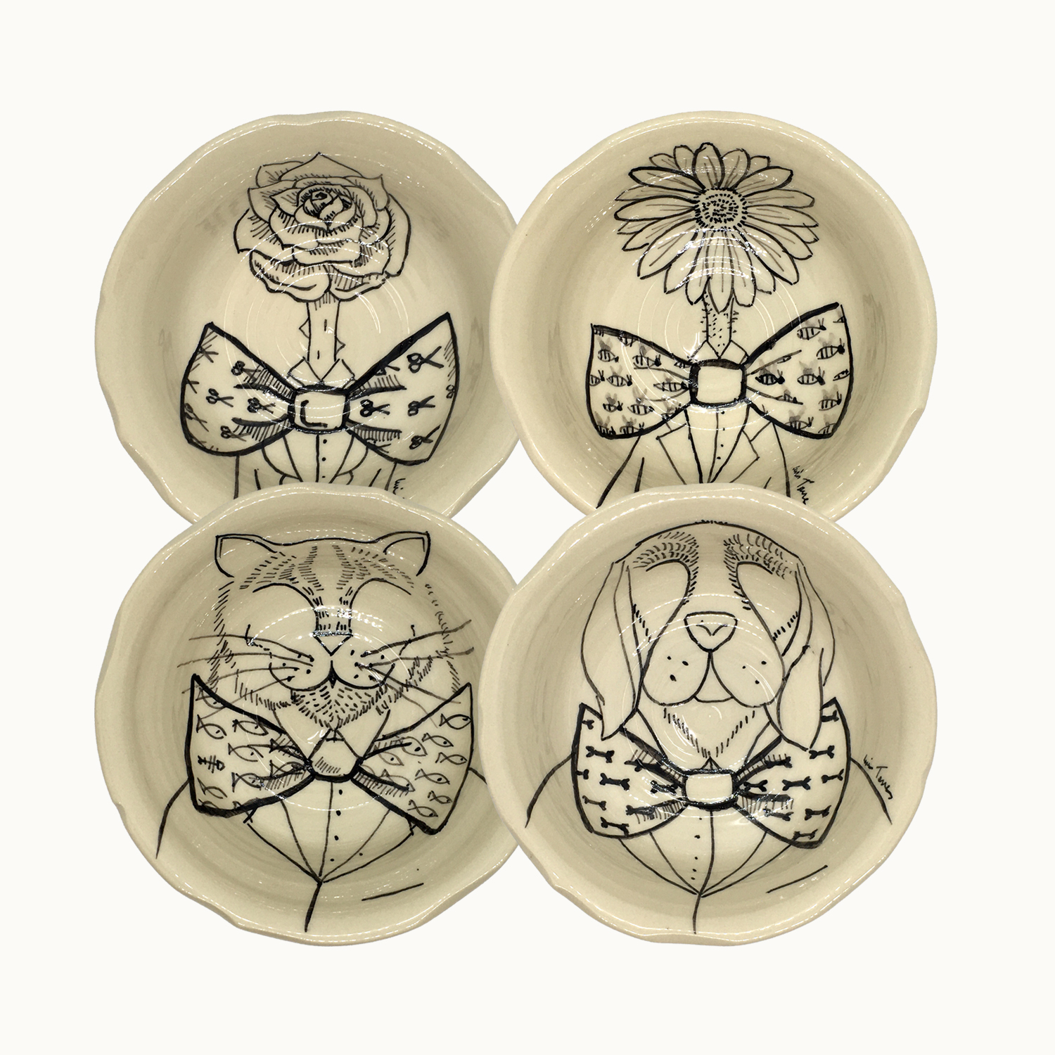 Juego de cuatro Cuencos hechos e ilustrados a mano por Luis Torres Ceramics en La Rambla Córdoba con diseño de flores y animales con pajarita. Set of four Handmade ceramic illustrated bowls with design of flowers and animals with bow tie.