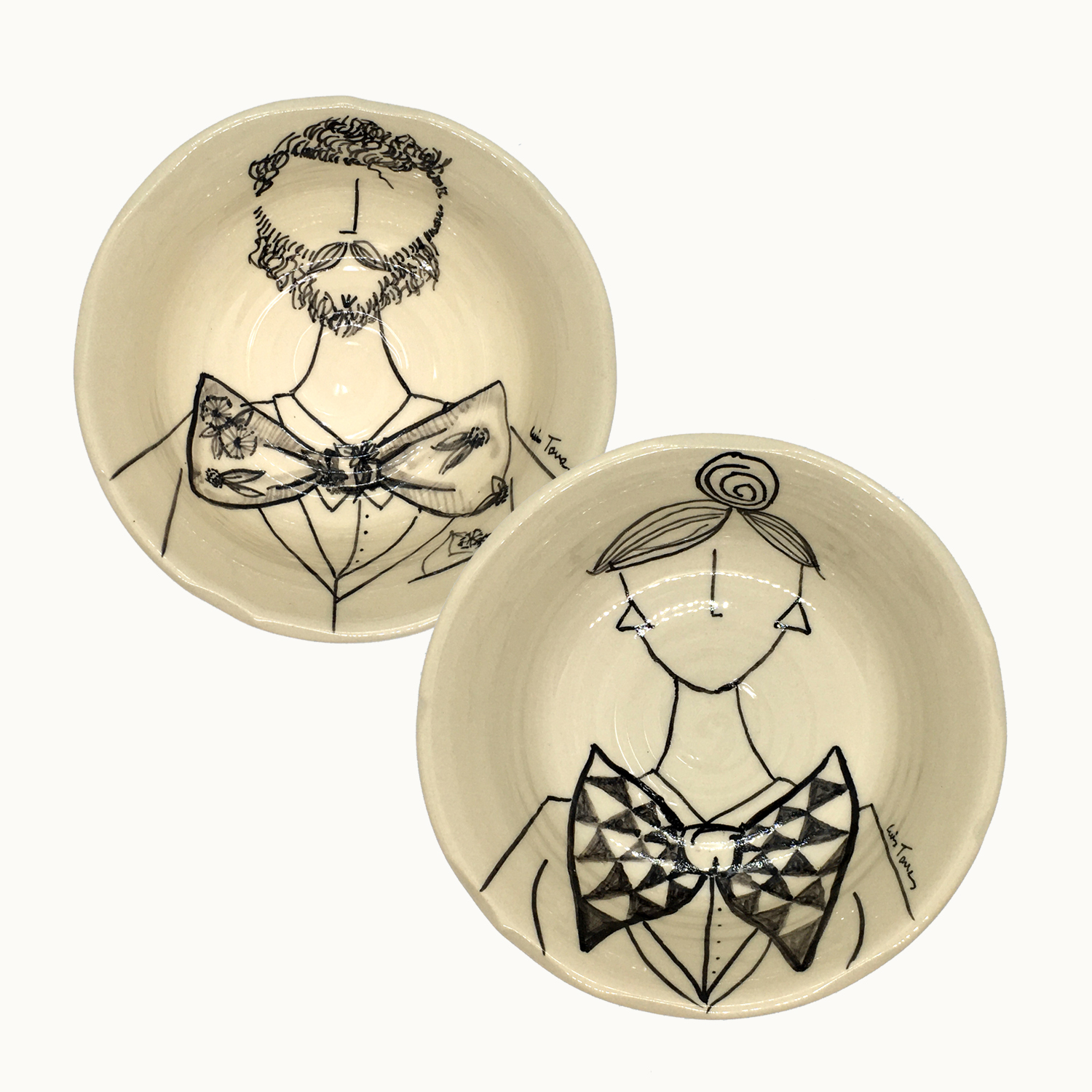 Pareja de Cuenco hechos e ilustrados a mano por Luis Torres Ceramics en La Rambla Córdoba con diseño de hombre y mujer con pajarita. Couple of Handmade ceramic illustrated bowl with design of woman and man with bow tie.