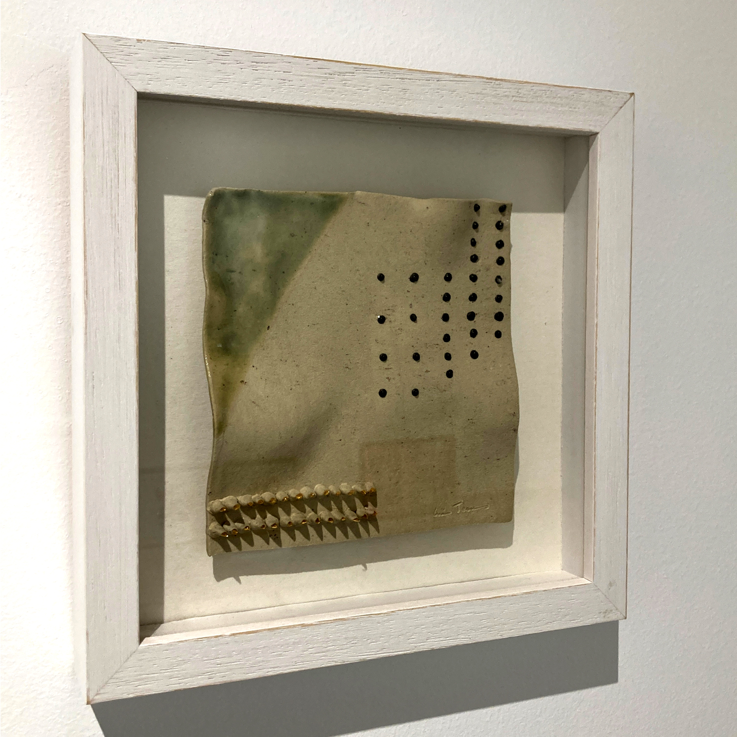 Retal Soft III cuadro de cerámica contemporánea hecho a mano por Luis Torres en La Rambla como representación abstracta de la Campiña Sur Cordobesa